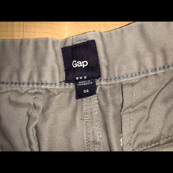 GAP Khaki Shorts - Picture 3 of 3